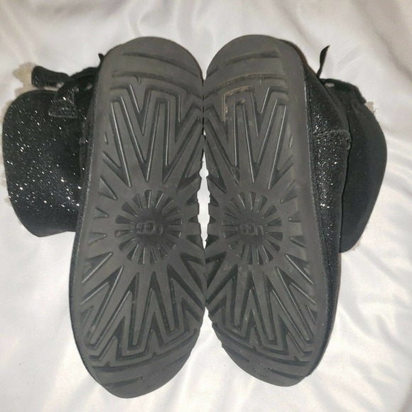 UGG AUSTRALIA WOMEN MINI BAILEY BOW SPARKLE BOOTS Size 7 BLACK 1100053‎ GUC - Picture 4 of 4